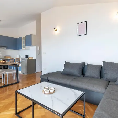 Apartament 30 M From Beach,makarska,marija