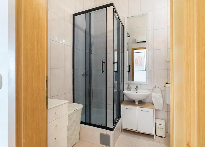 Apartament 30 M From Beach,makarska,marija *