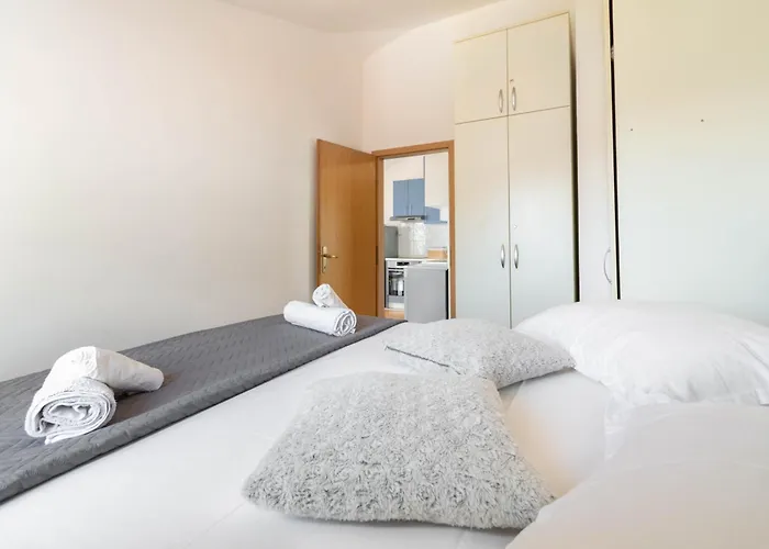 30 M From Beach,makarska,marija