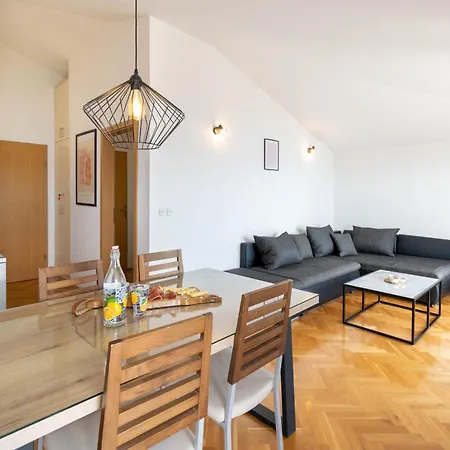 Apartamento 30 M From Beach,makarska,marija Makarska