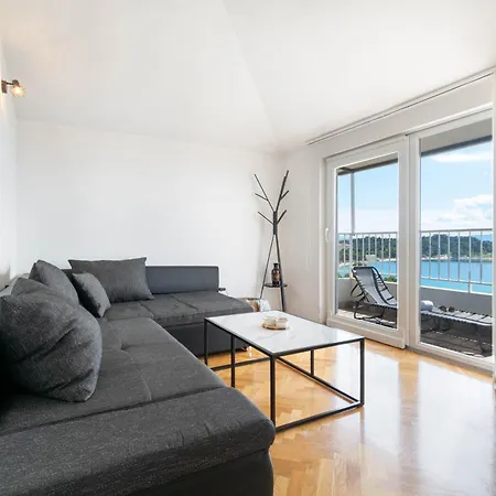 30 M From Beach,makarska,marija